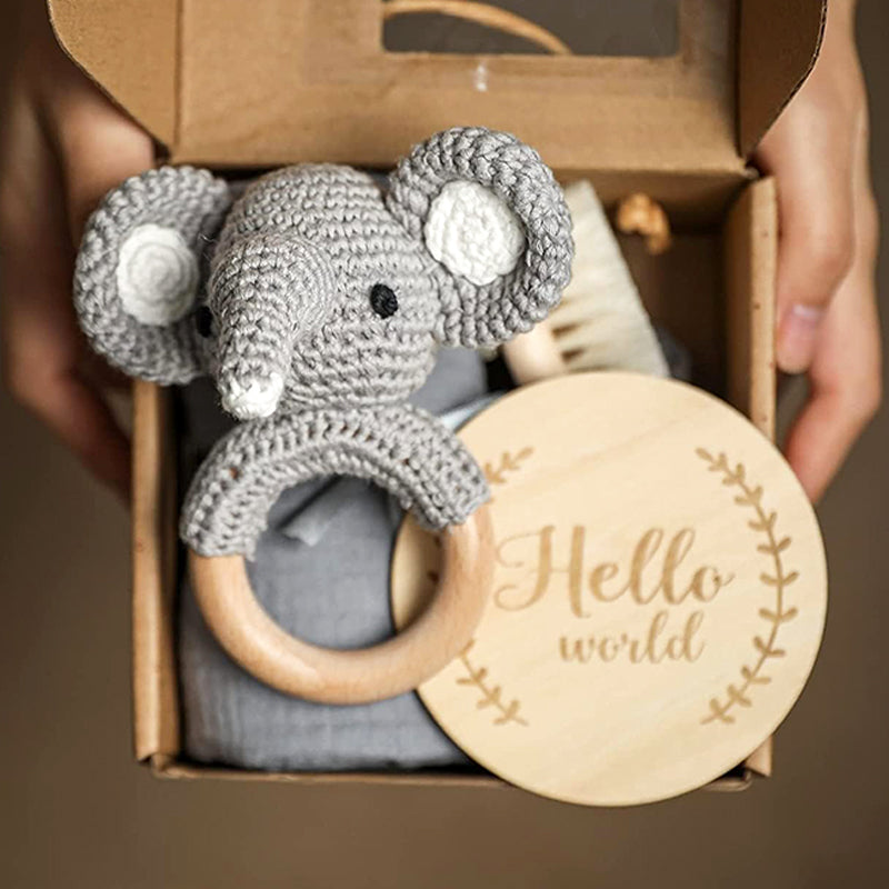 Dubai Online baby shop uae - newborn gift set - swaddle blanket teether rattle milestone wood plaque organic wooden hair brush for Easter - welcome baby gift best baby shower gift Dubai متجر دبي أونلاين للأطفال في الإمارات العربية المتحدة - مجموعة هدايا لحديثي الولادة - قماط وبطانية عضاضة وخشخيشة وفرشاة شعر خشبية عضوية لعيد الفصح - هدية ترحيبية للطفل، أفضل هدية لحفل استقبال المولود الجديد دبي