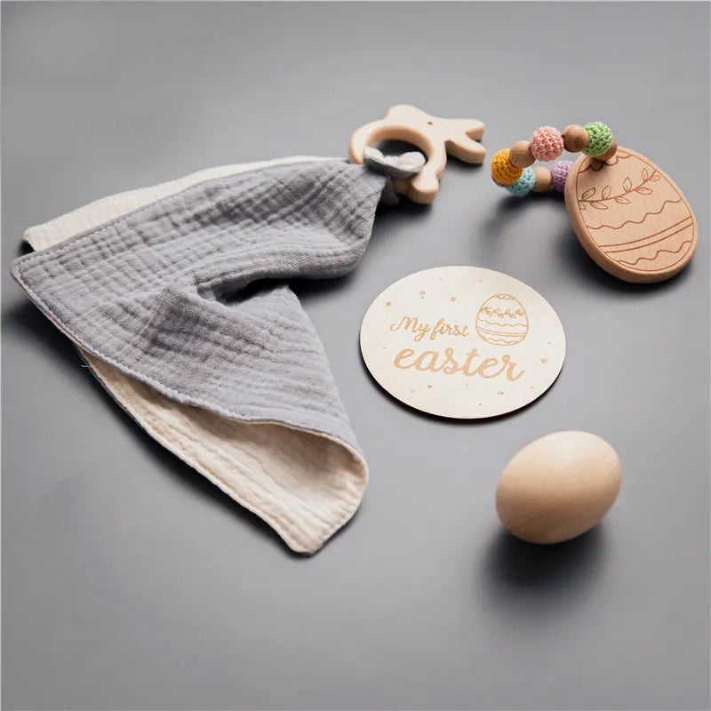 Dubai Online baby shop uae - newborn gift set - swaddle blanket teether rattle milestone wood plaque organic wooden egg for Easter - my first Easter متجر دبي أونلاين للأطفال في الإمارات العربية المتحدة - مجموعة هدايا لحديثي الولادة - قماط وبطانية عضاضة وخشخيشة ولوحة خشبية وبيضة خشبية عضوية لعيد الفصح - عيد الفصح الأول