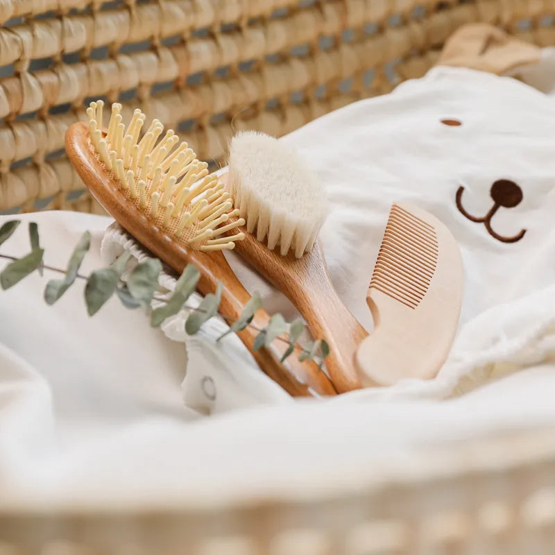 Natural Wooden baby Hair Brush set مجموعة فرش شعر خشبية طبيعية للأطفال