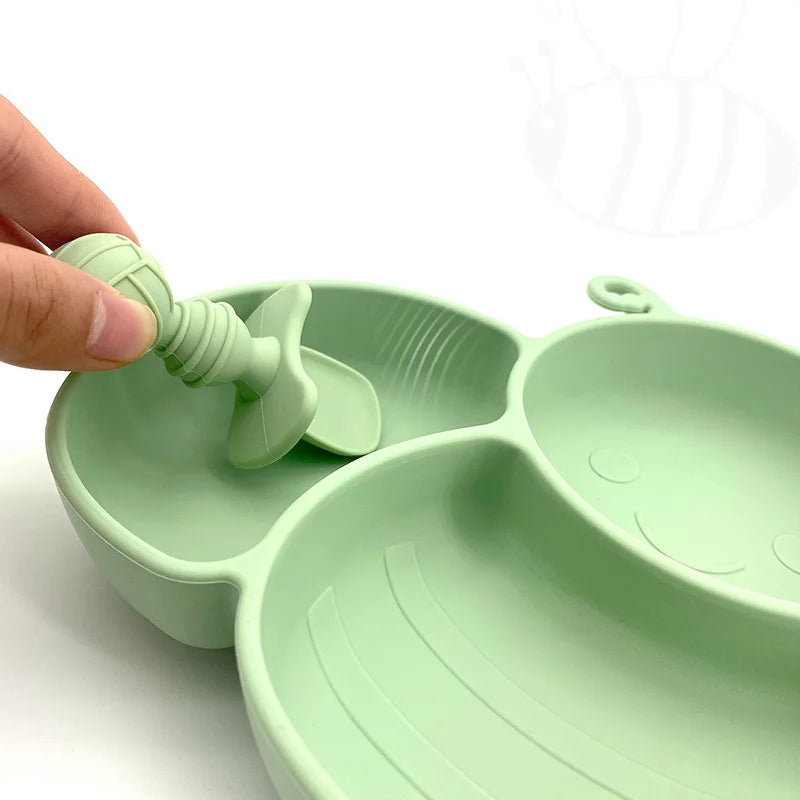 silicone tableware set for babies plates and mini fork, spoon, bib, cup, set for babies kitchen essentials طقم أدوات مائدة من السيليكون لأطباق الأطفال وشوكة صغيرة وملعقة ومريلة وكوب ومجموعة لمستلزمات مطبخ الأطفال