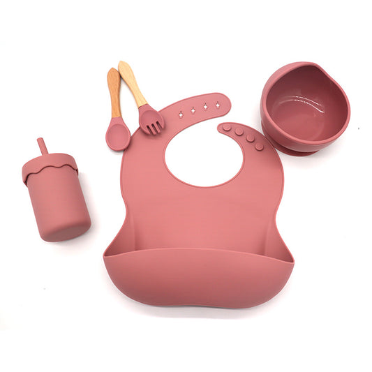 Waterproof silicone bib, cup with a straw, bowl, fork and spoon set for babies kitchen essentials طقم مريلة سيليكون مقاومة للماء وكوب مع شفاطة ووعاء وشوكة وملعقة لمستلزمات مطبخ الأطفال